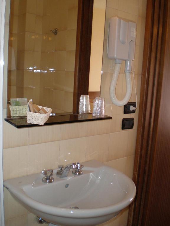 Hotel Giulia Марина-ди-Масса Номер фото